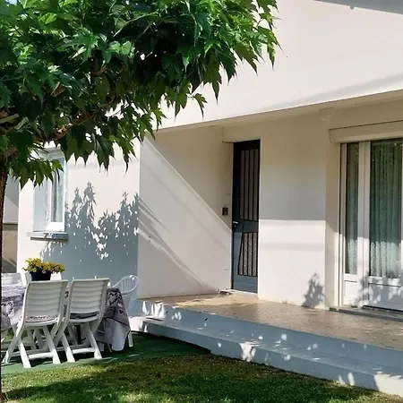 Maison A Avec Jardin Et Parking Prive - Fr-1-616-546 埃梅