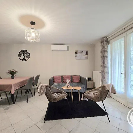 Maison A Avec Jardin Et Parking Prive - Fr-1-616-546 *