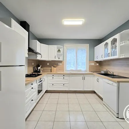 Maison A Avec Jardin Et Parking Prive - Fr-1-616-546 Feriehus *
