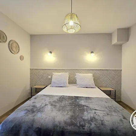 Maison A Avec Jardin Et Parking Prive - Fr-1-616-546 *