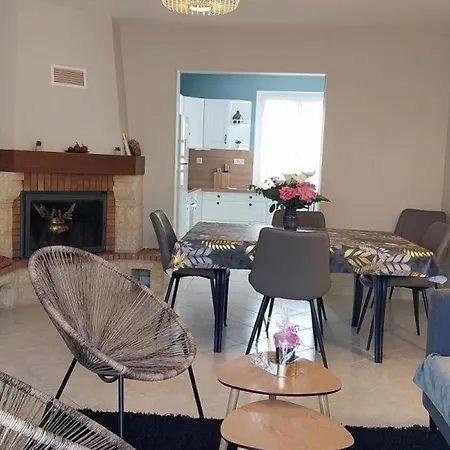 Maison A Avec Jardin Et Parking Prive - Fr-1-616-546 بيت للعطل *