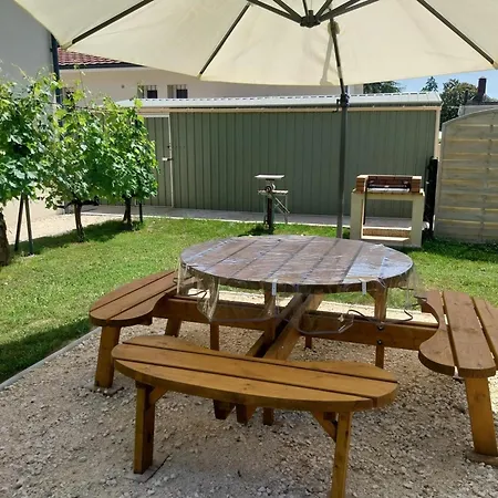 Maison A Avec Jardin Et Parking Prive - Fr-1-616-546 إيميت