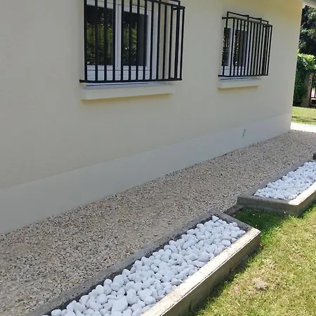 Maison A Avec Jardin Et Parking Prive - Fr-1-616-546 *
