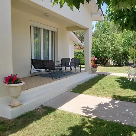 Maison A Avec Jardin Et Parking Prive - Fr-1-616-546 بيت للعطل